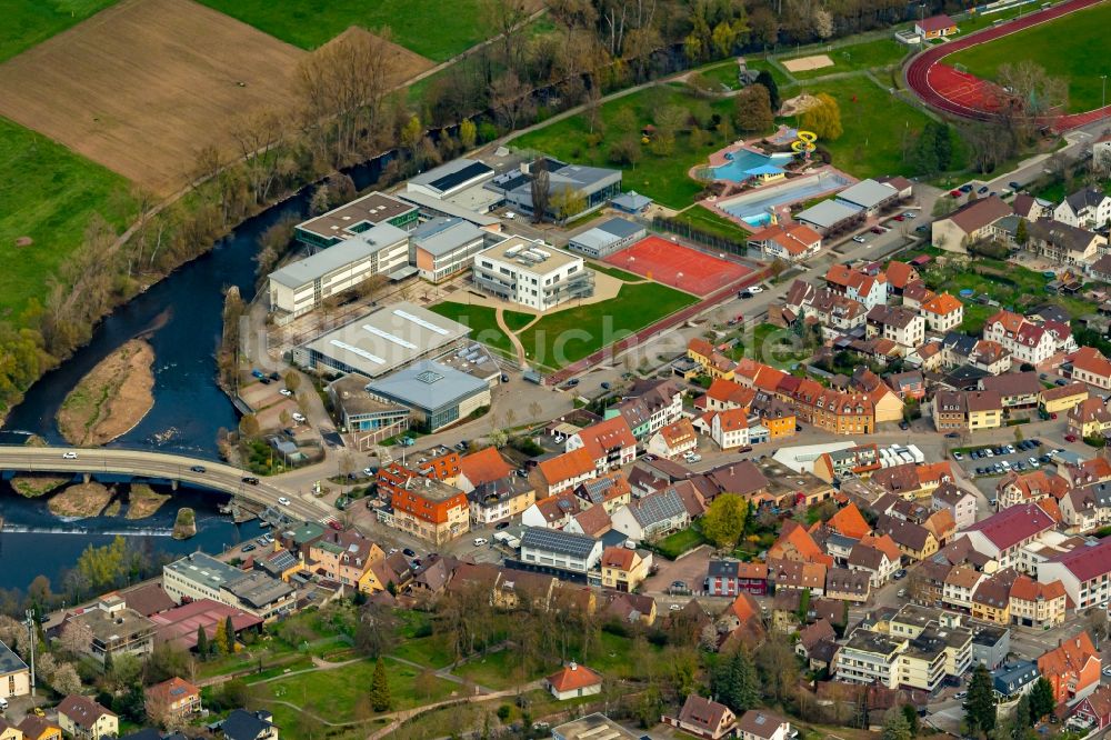 Niefern-Öschelbronn aus der Vogelperspektive: Ortsansicht Mischbebauung Wohnen und Gewerbe in Niefern-Öschelbronn im Bundesland Baden-Württemberg, Deutschland