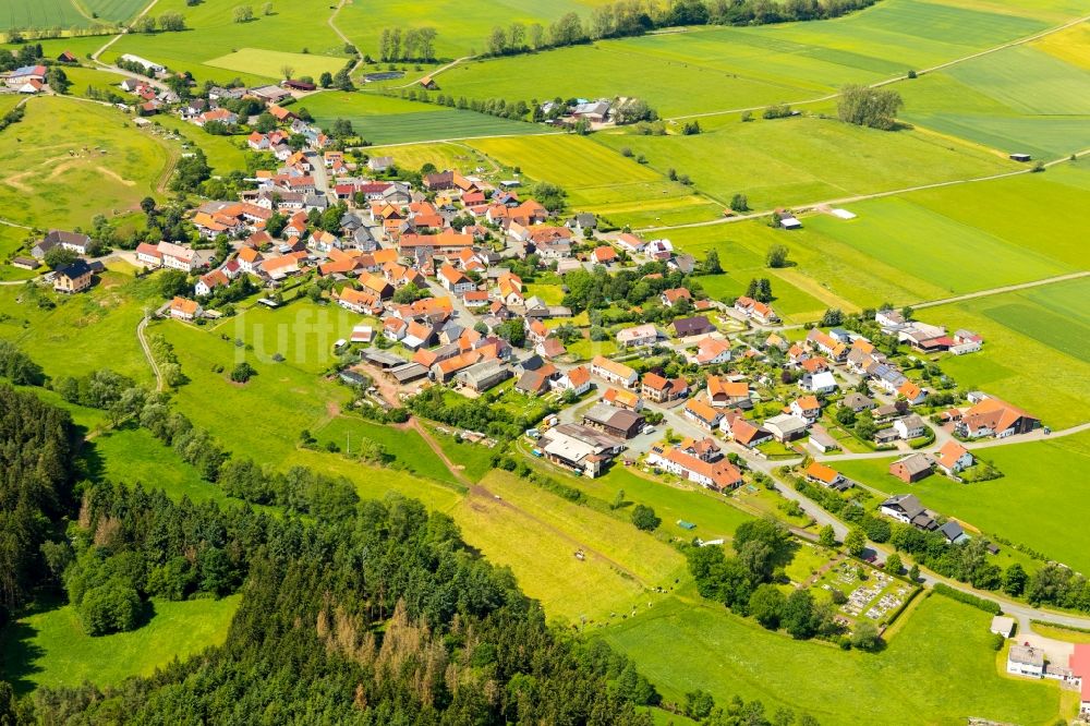 Neukirchen von oben - Ortsansicht in Neukirchen im Bundesland Hessen, Deutschland