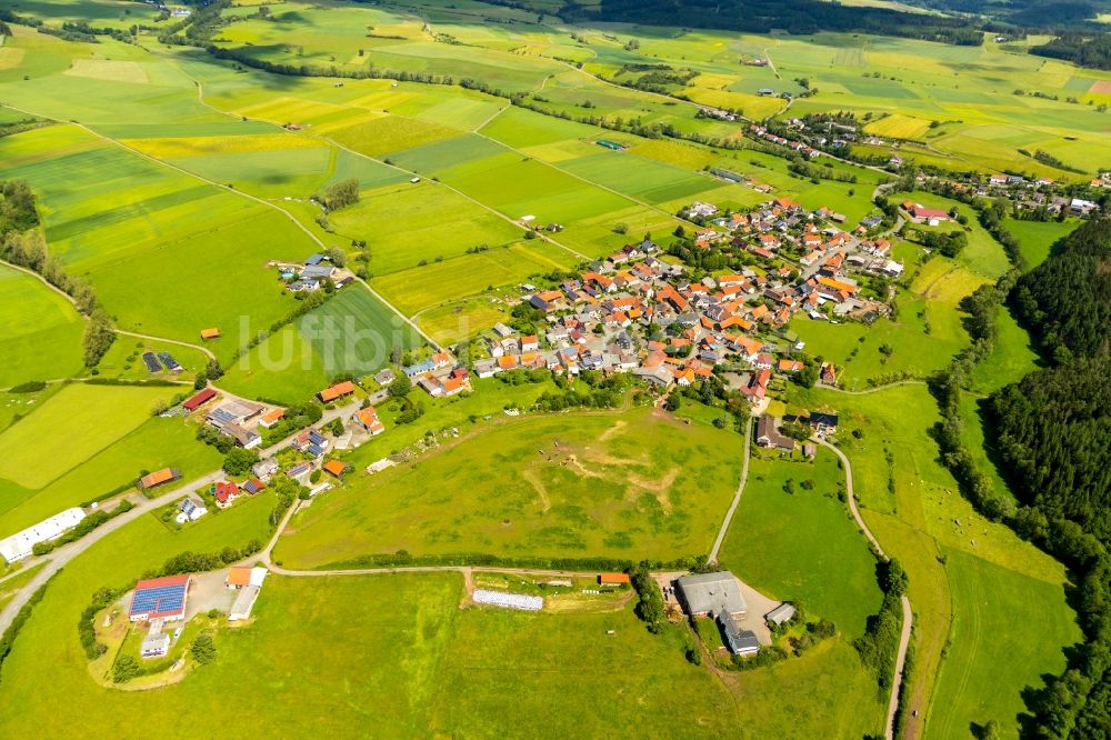 Neukirchen aus der Vogelperspektive: Ortsansicht in Neukirchen im Bundesland Hessen, Deutschland