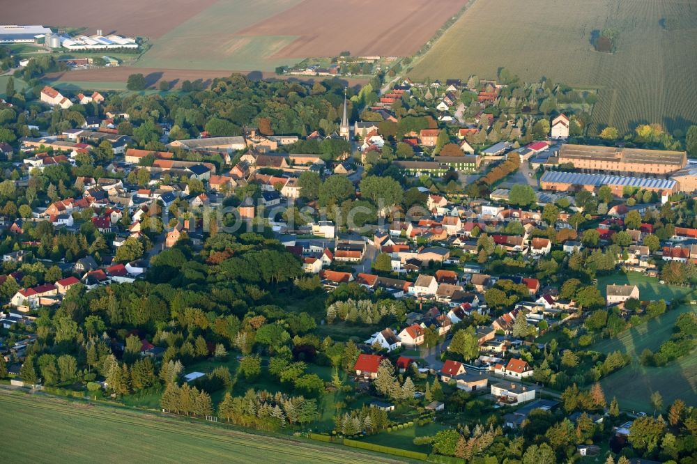 Luftaufnahme Neundorf (Anhalt) - Ortsansicht in Neundorf (Anhalt) im Bundesland Sachsen-Anhalt, Deutschland