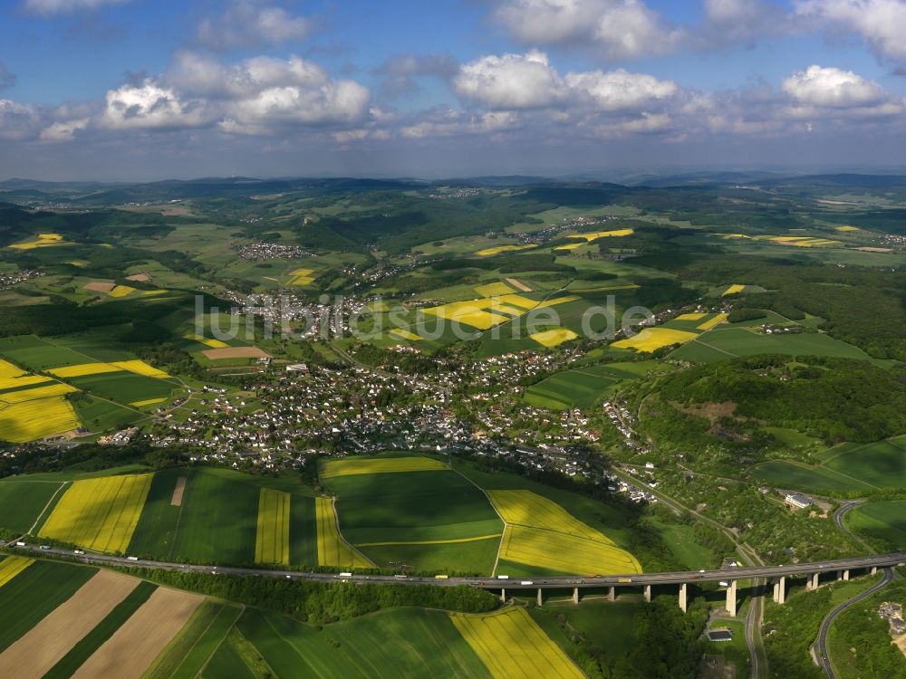 Niederzissen aus der Vogelperspektive: Ortsansicht von Niederzissen im Bundesland Rheinland-Pfalz