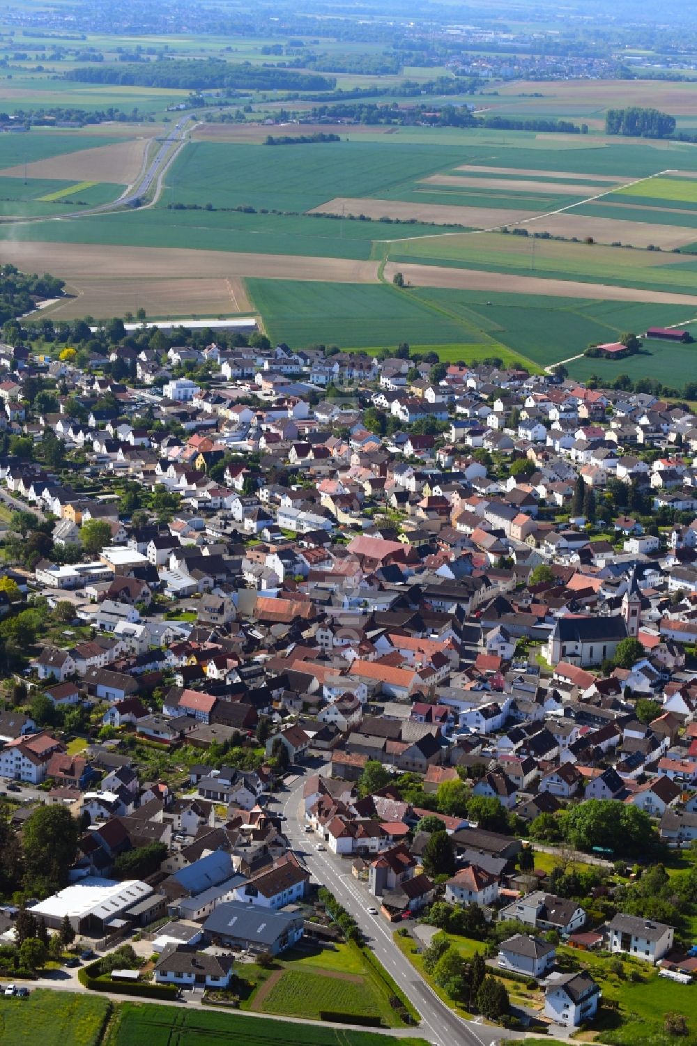 Ober-Wöllstadt aus der Vogelperspektive: Ortsansicht in Ober-Wöllstadt im Bundesland Hessen, Deutschland