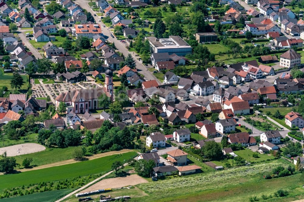 Oberhausen von oben - Ortsansicht Oberhausen Ortsteil der Gemeinde Rheinhausen im Bundesland Baden-Württemberg, Deutschland