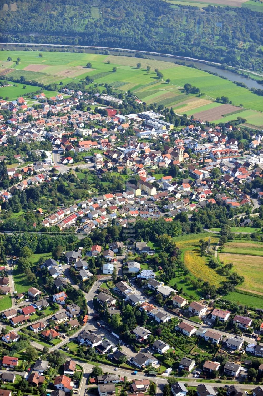 Obrigheim von oben - Ortsansicht von Obrigheim im Bundesland Baden-Württemberg