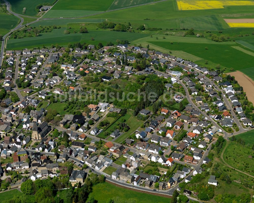 Bell (Hunsrück) aus der Vogelperspektive: Ortsansicht der Ortsgemeinde Bell im Bundesland Rheinland-Pfalz