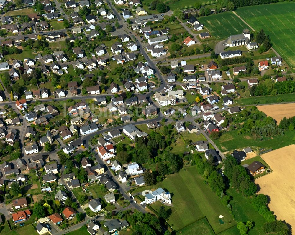 Dreikirchen von oben - Ortsansicht der Ortsgemeinde Dreikirchen im Bundesland Rheinland-Pfalz