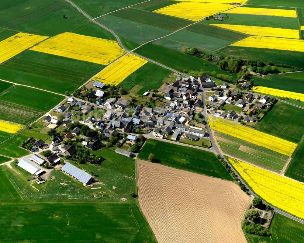 Einig von oben - Ortsansicht der Ortsgemeinde Einig im Bundesland Rheinland-Pfalz