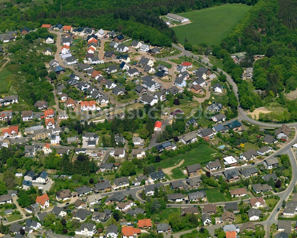 Ettringen aus der Vogelperspektive: Ortsansicht der Ortsgemeinde Ettringen im Bundesland Rheinland-Pfalz