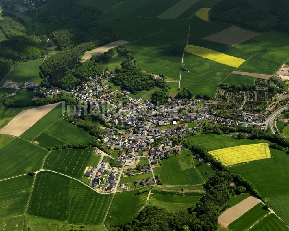 Glees von oben - Ortsansicht der Ortsgemeinde Glees im Bundesland Rheinland-Pfalz