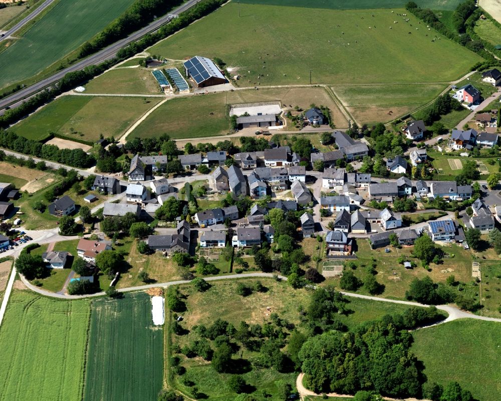 Hungenroth aus der Vogelperspektive: Ortsansicht der Ortsgemeinde Hungenroth im Bundesland Rheinland-Pfalz