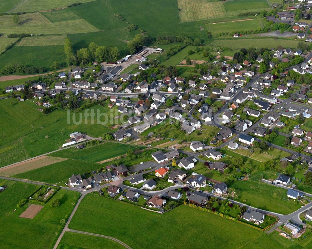 Kaden aus der Vogelperspektive: Ortsansicht der Ortsgemeinde Kaden im Bundesland Rheinland-Pfalz