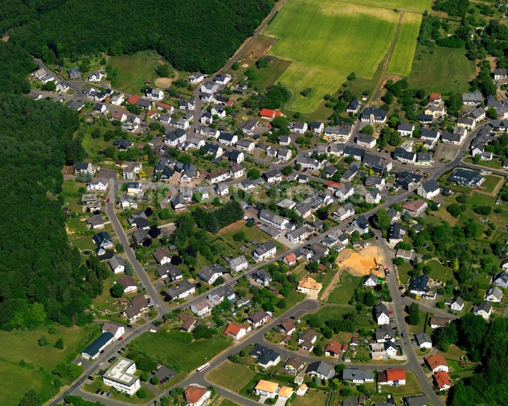 Kirschweiler aus der Vogelperspektive: Ortsansicht der Ortsgemeinde Kirschweiler im Bundesland Rheinland-Pfalz