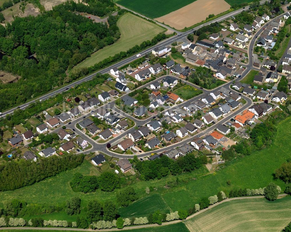 Kretz von oben - Ortsansicht der Ortsgemeinde Kretz im Bundesland Rheinland-Pfalz