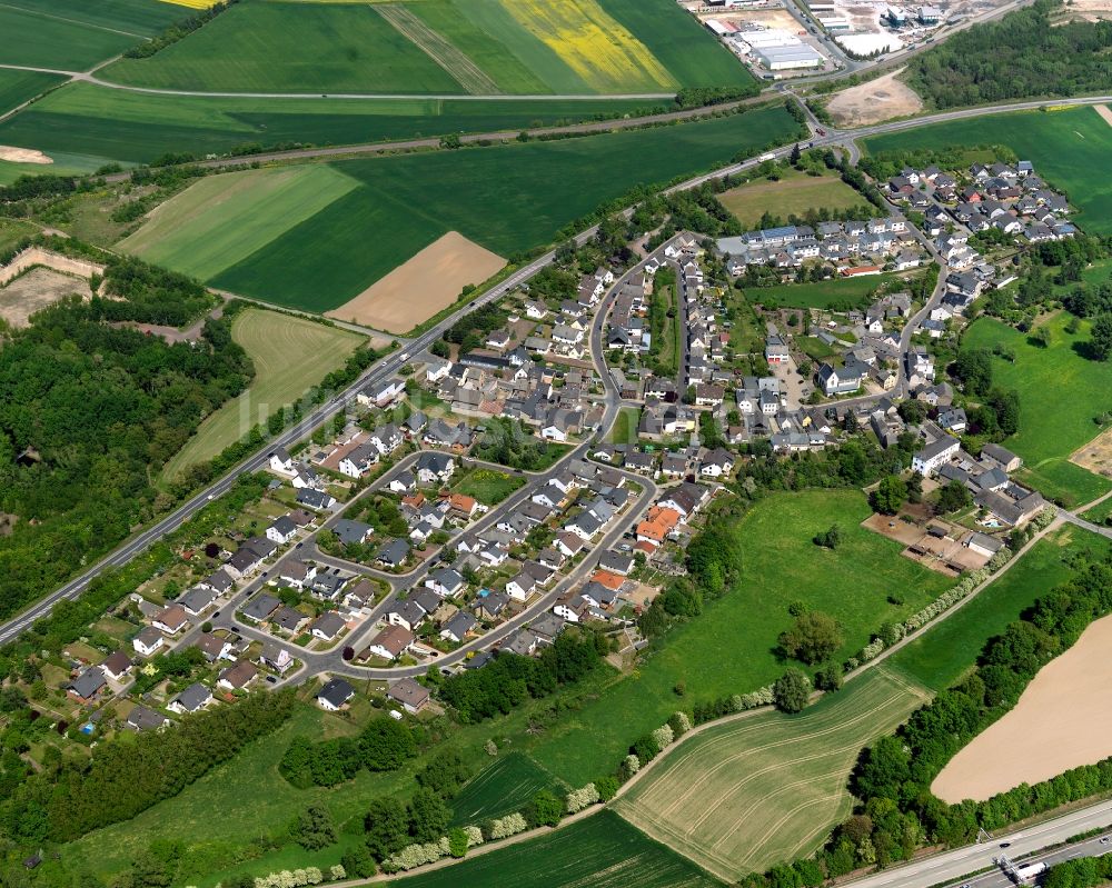 Kretz aus der Vogelperspektive: Ortsansicht der Ortsgemeinde Kretz im Bundesland Rheinland-Pfalz