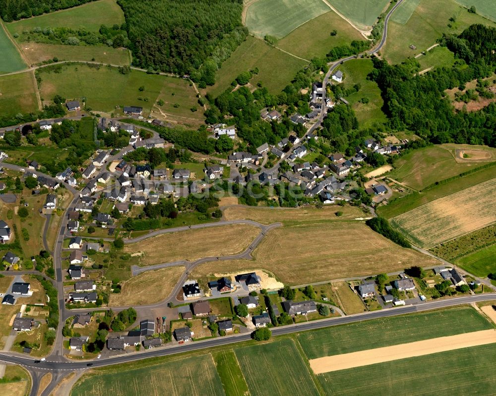 Laubach von oben - Ortsansicht der Ortsgemeinde Laubach im Bundesland Rheinland-Pfalz