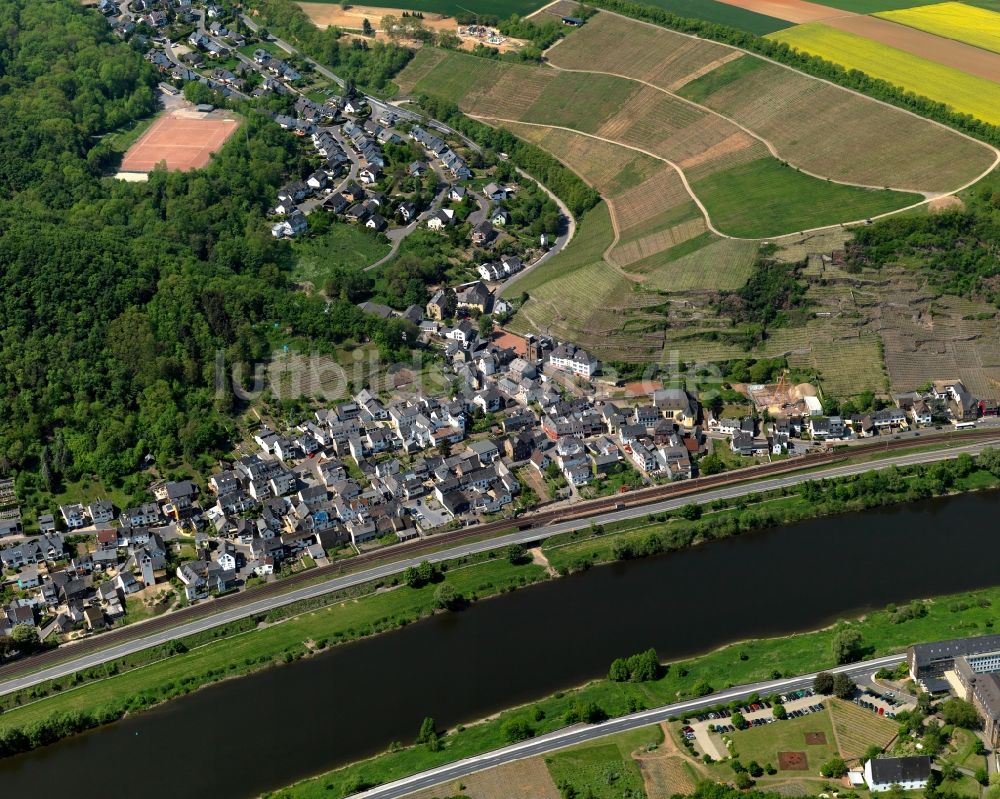 Lehmen aus der Vogelperspektive: Ortsansicht der Ortsgemeinde Lehmen im Bundesland Rheinland-Pfalz