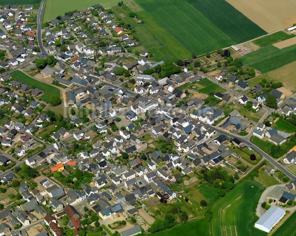 Mertloch aus der Vogelperspektive: Ortsansicht der Ortsgemeinde Mertloch im Bundesland Rheinland-Pfalz