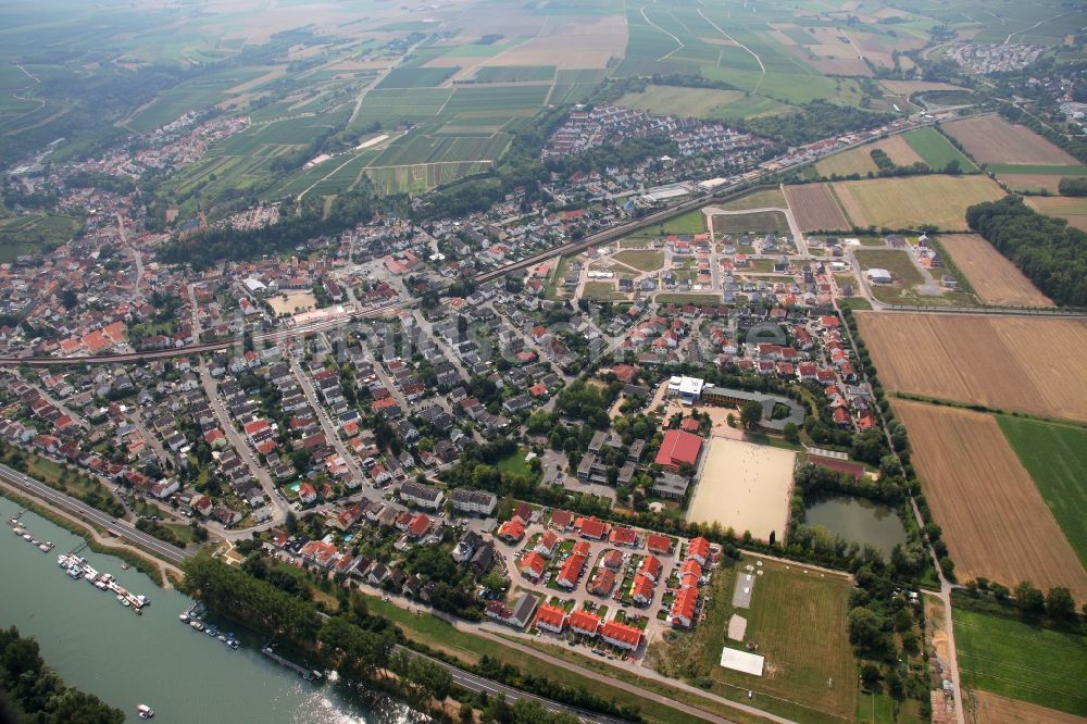 Nackenheim von oben - Ortsansicht der Ortsgemeinde Nackenheim im Bundesland Rheinland-Pfalz