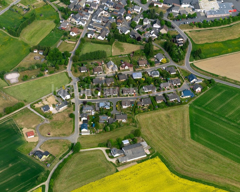 Niederwallmenach aus der Vogelperspektive: Ortsansicht der Ortsgemeinde Niederwallmenach im Bundesland Rheinland-Pfalz