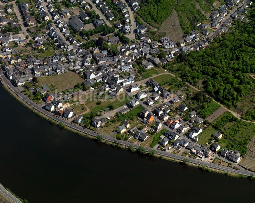 Luftbild Oberfell - Ortsansicht der Ortsgemeinde Oberfell im Bundesland Rheinland-Pfalz