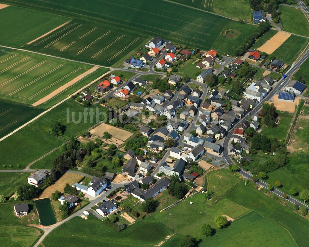 Luftaufnahme Oberfischbach - Ortsansicht der Ortsgemeinde Oberfischbach im Bundesland Rheinland-Pfalz