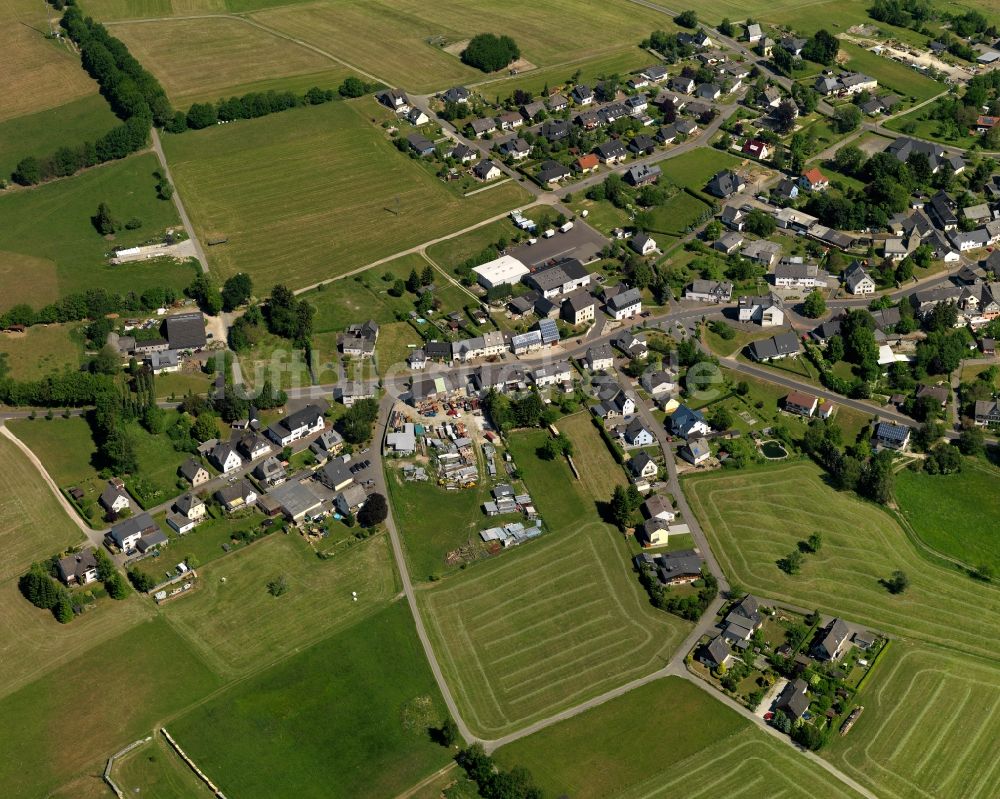 Sensweiler aus der Vogelperspektive: Ortsansicht der Ortsgemeinde Sensweiler im Bundesland Rheinland-Pfalz