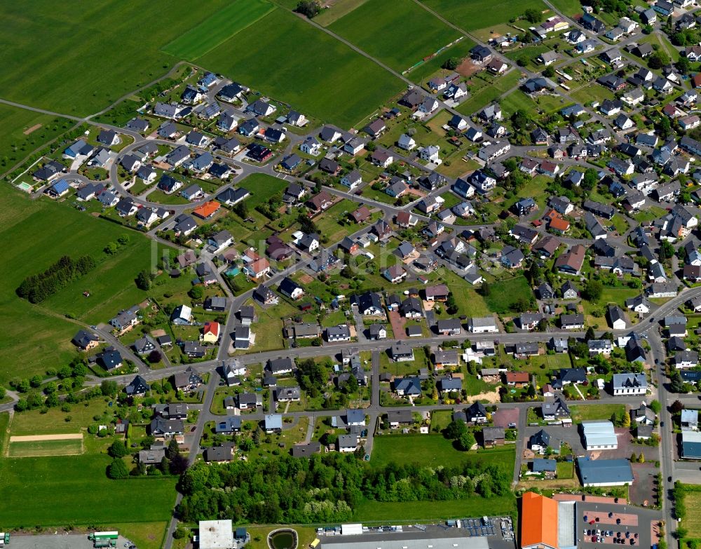 Luftaufnahme Weitefeld - Ortsansicht der Ortsgemeinde Weitefeld im Bundesland Rheinland-Pfalz