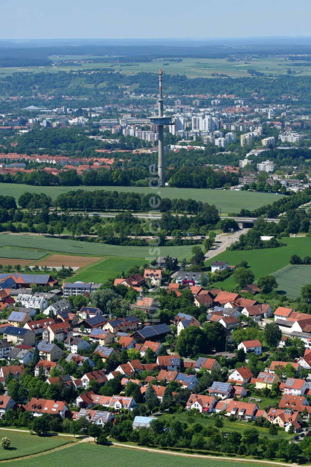 Regensburg aus der Vogelperspektive: Ortsansicht im Ortsteil Graß in Regensburg im Bundesland Bayern, Deutschland