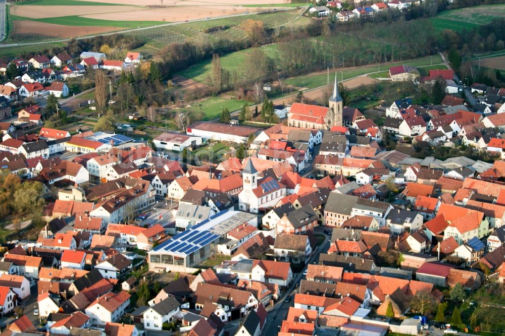 Billigheim-Ingenheim von oben - Ortsansicht im Ortsteil Ingenheim in Billigheim-Ingenheim im Bundesland Rheinland-Pfalz