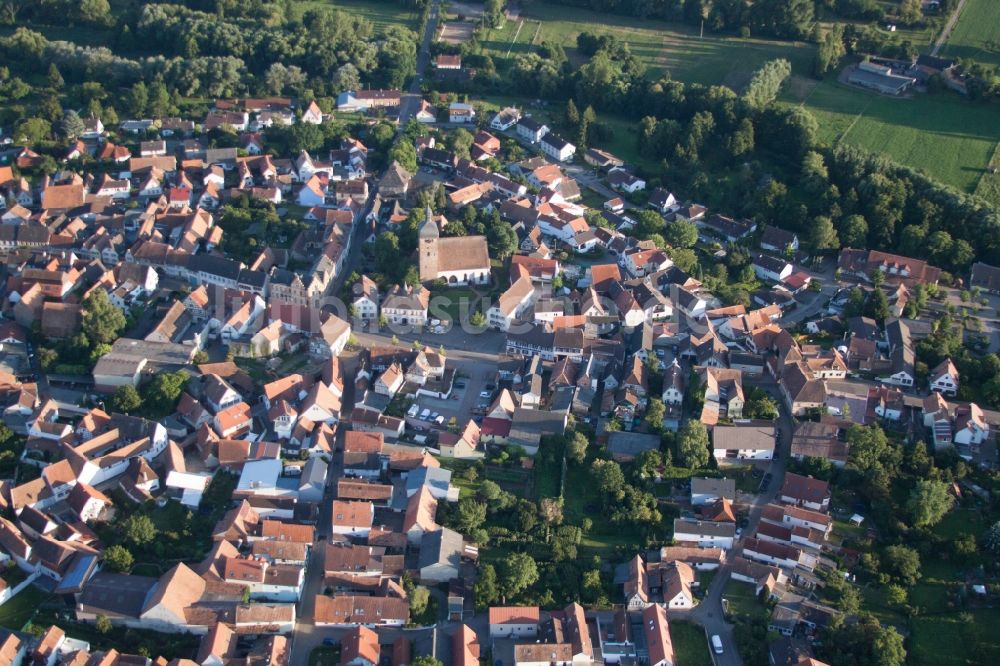 Billigheim-Ingenheim aus der Vogelperspektive: Ortsansicht im Ortsteil Ingenheim in Billigheim-Ingenheim im Bundesland Rheinland-Pfalz