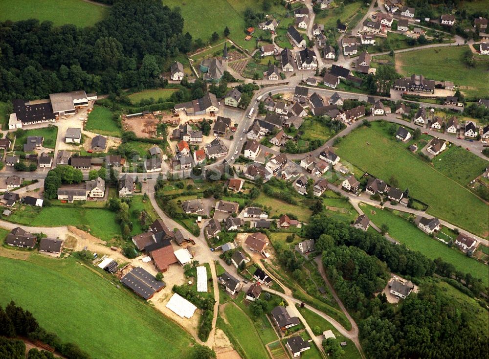 Lennestadt aus der Vogelperspektive: Ortsansicht im Ortsteil Kirchveischede in Lennestadt im Bundesland Nordrhein-Westfalen