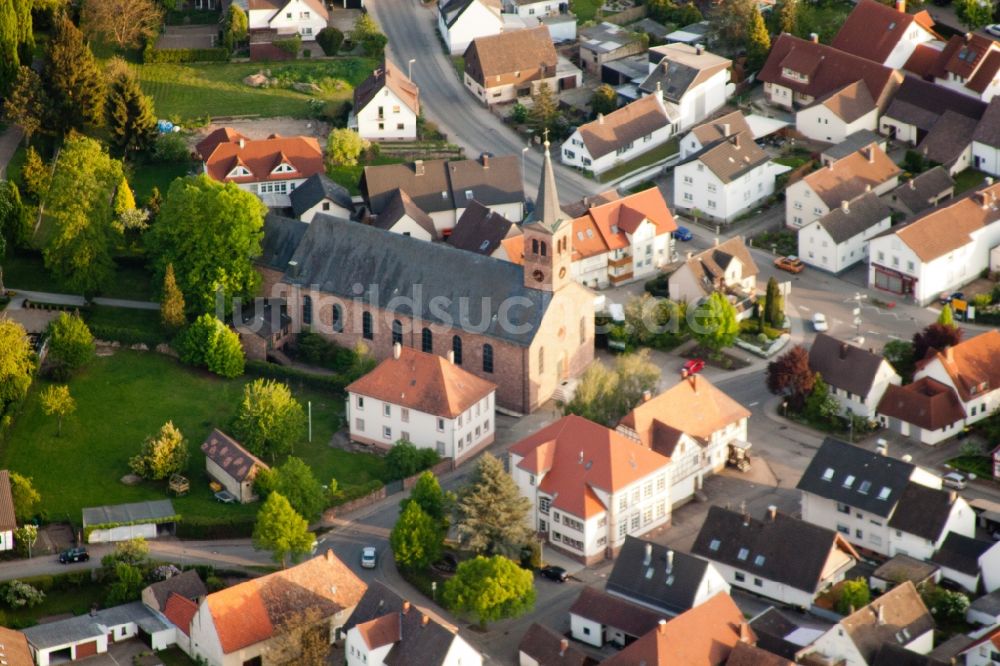 Au am Rhein von oben - Ortsansicht im Ortsteil Neuburgweier in Au am Rhein im Bundesland Baden-Württemberg