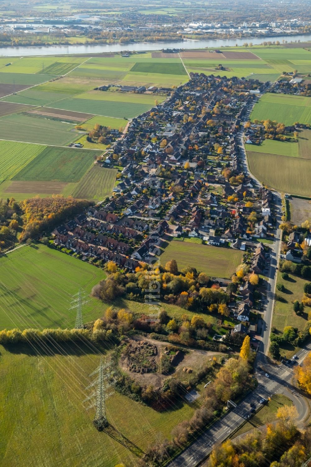 Luftaufnahme Duisburg - Ortsansicht im Ortsteil Serm in Duisburg im Bundesland Nordrhein-Westfalen, Deutschland