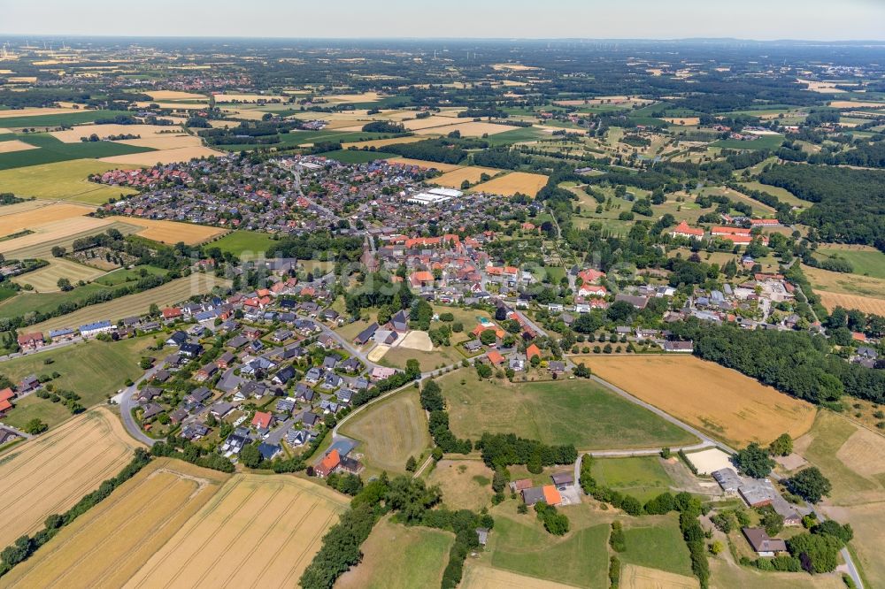 Ostenfelde aus der Vogelperspektive: Ortsansicht in Ostenfelde im Bundesland Nordrhein-Westfalen, Deutschland