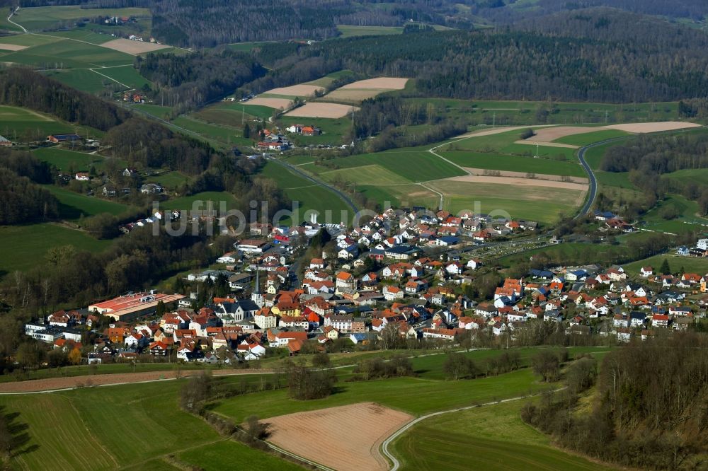 Luftbild Poppenhausen (Wasserkuppe) - Ortsansicht am Rande von Feldern und Wäldern in Poppenhausen (Wasserkuppe) im Bundesland Hessen, Deutschland