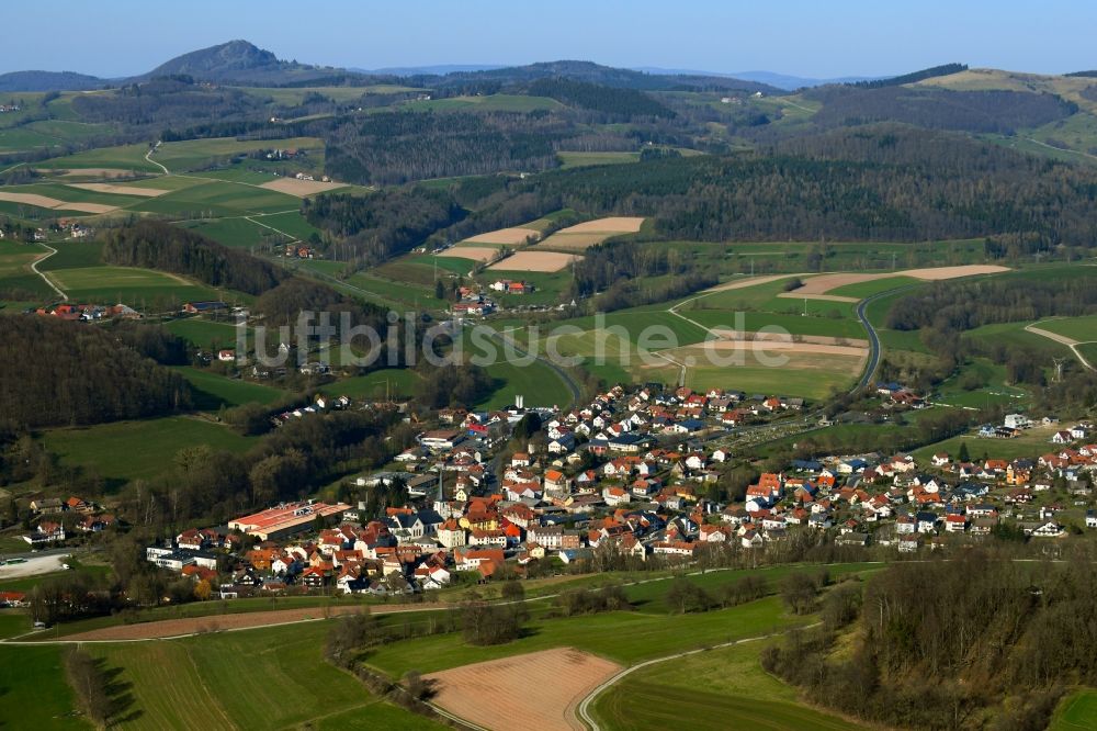 Luftaufnahme Poppenhausen (Wasserkuppe) - Ortsansicht am Rande von Feldern und Wäldern in Poppenhausen (Wasserkuppe) im Bundesland Hessen, Deutschland