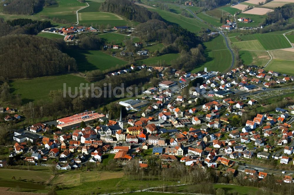 Poppenhausen (Wasserkuppe) von oben - Ortsansicht am Rande von Feldern und Wäldern in Poppenhausen (Wasserkuppe) im Bundesland Hessen, Deutschland