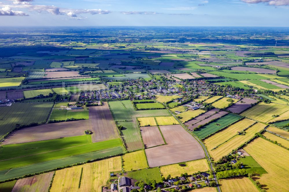 Luftbild Achtrup - Ortsansicht am Rande von landwirtschaftlichen Feldern in Achtrup im Bundesland Schleswig-Holstein, Deutschland