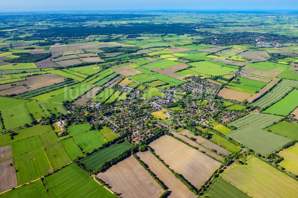 Luftbild Achtrup - Ortsansicht am Rande von landwirtschaftlichen Feldern in Achtrup im Bundesland Schleswig-Holstein, Deutschland