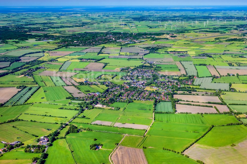 Achtrup von oben - Ortsansicht am Rande von landwirtschaftlichen Feldern in Achtrup im Bundesland Schleswig-Holstein, Deutschland