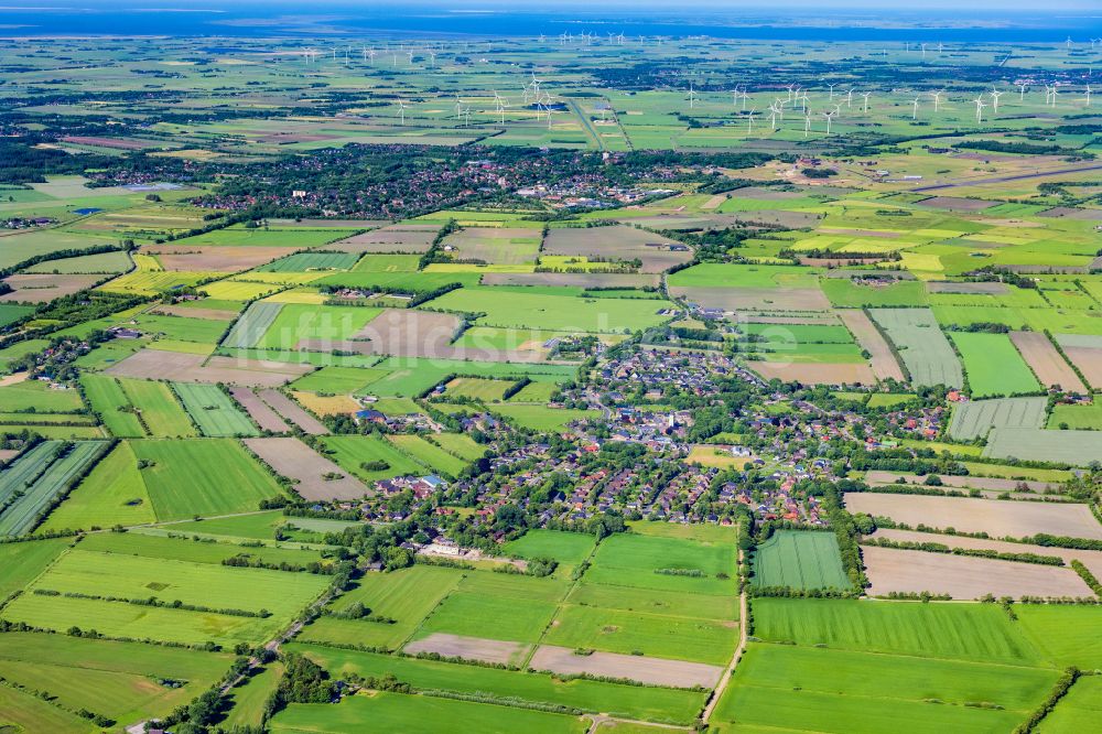 Achtrup aus der Vogelperspektive: Ortsansicht am Rande von landwirtschaftlichen Feldern in Achtrup im Bundesland Schleswig-Holstein, Deutschland