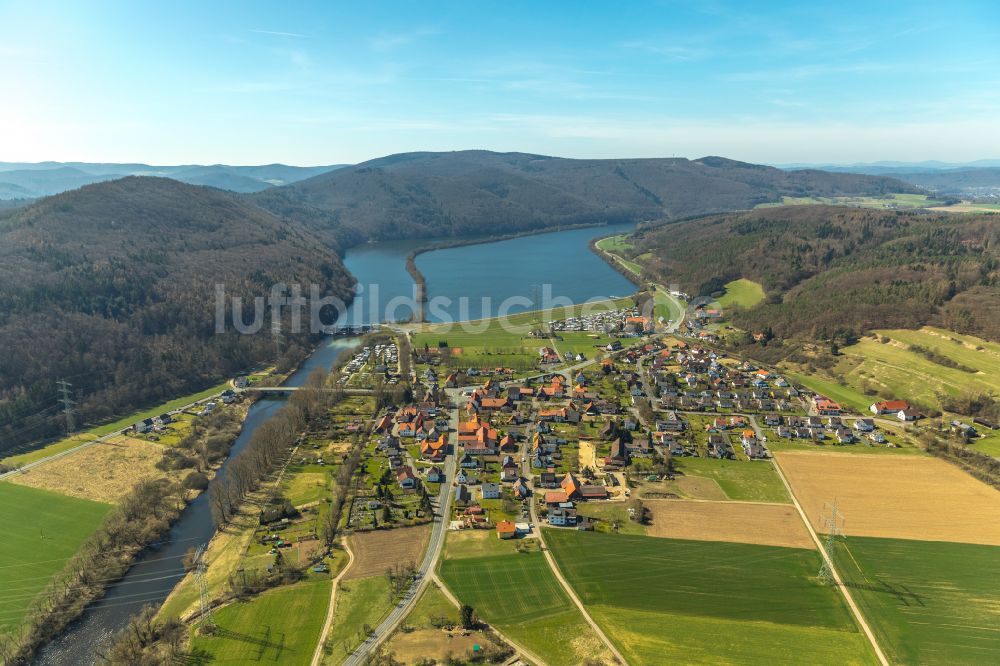 Affoldern von oben - Ortsansicht am Rande von landwirtschaftlichen Feldern in Affoldern im Bundesland Hessen, Deutschland