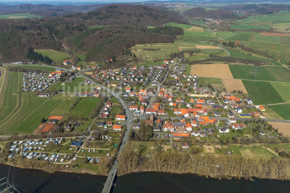 Luftbild Affoldern - Ortsansicht am Rande von landwirtschaftlichen Feldern in Affoldern im Bundesland Hessen, Deutschland