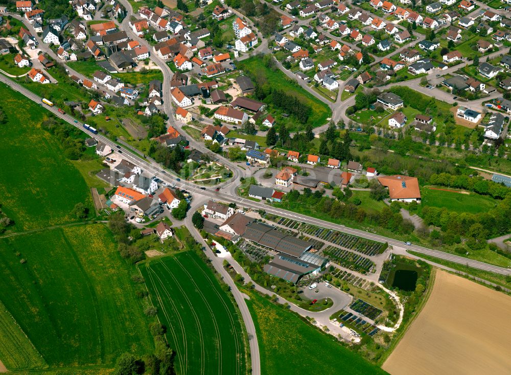 Albeck von oben - Ortsansicht am Rande von landwirtschaftlichen Feldern in Albeck im Bundesland Baden-Württemberg, Deutschland