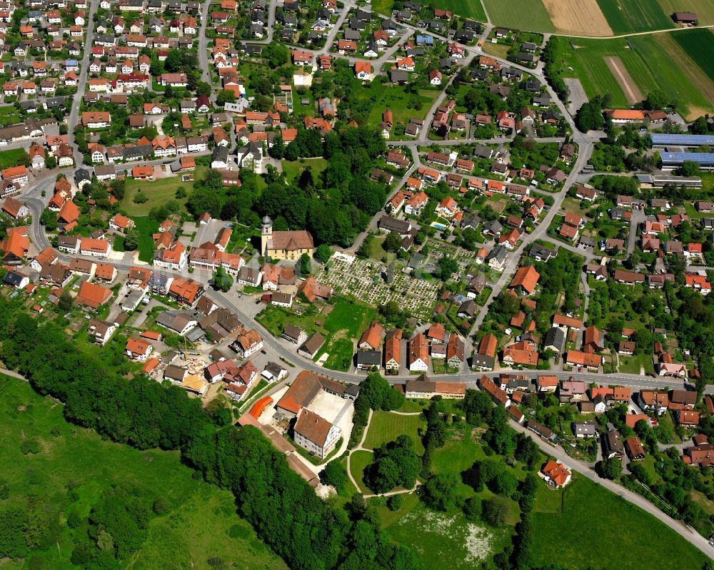 Alfdorf aus der Vogelperspektive: Ortsansicht am Rande von landwirtschaftlichen Feldern in Alfdorf im Bundesland Baden-Württemberg, Deutschland