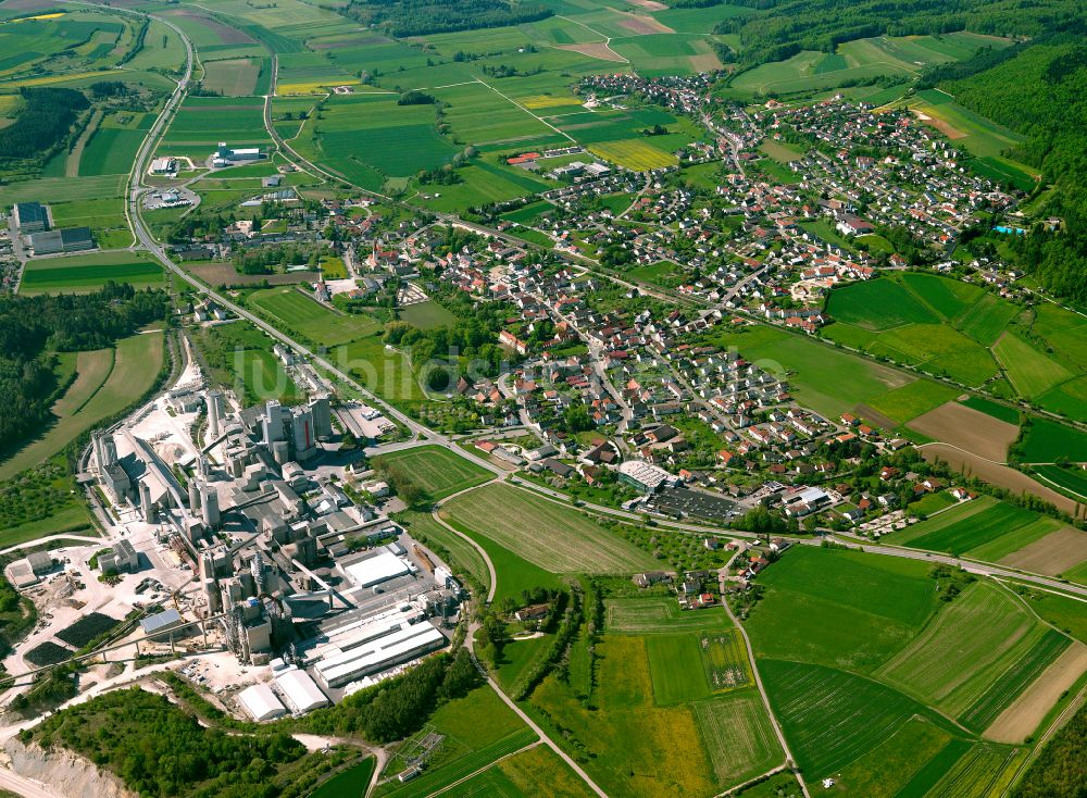 Luftbild Allmendingen - Ortsansicht am Rande von landwirtschaftlichen Feldern in Allmendingen im Bundesland Baden-Württemberg, Deutschland