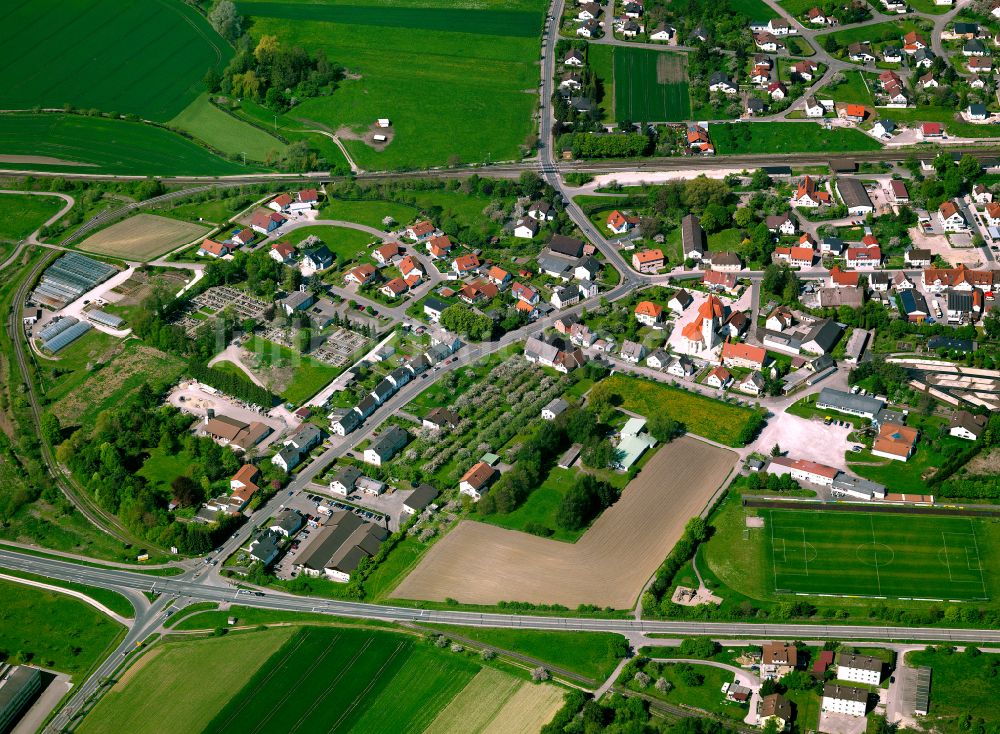 Luftaufnahme Allmendingen - Ortsansicht am Rande von landwirtschaftlichen Feldern in Allmendingen im Bundesland Baden-Württemberg, Deutschland