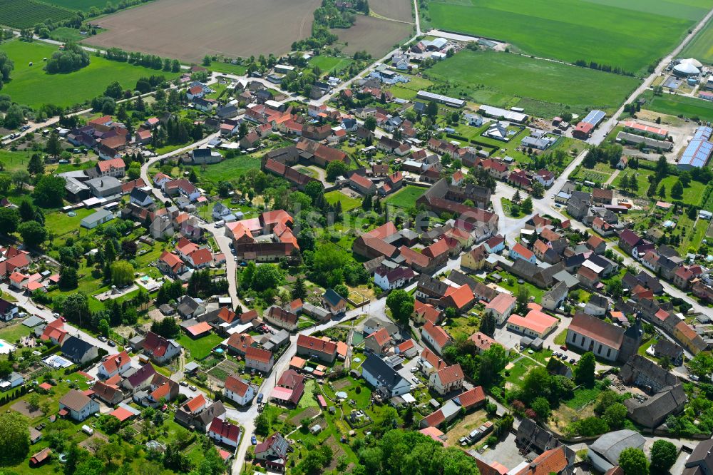 Luftbild Allstedt - Ortsansicht am Rande von landwirtschaftlichen Feldern in Allstedt im Bundesland Sachsen-Anhalt, Deutschland