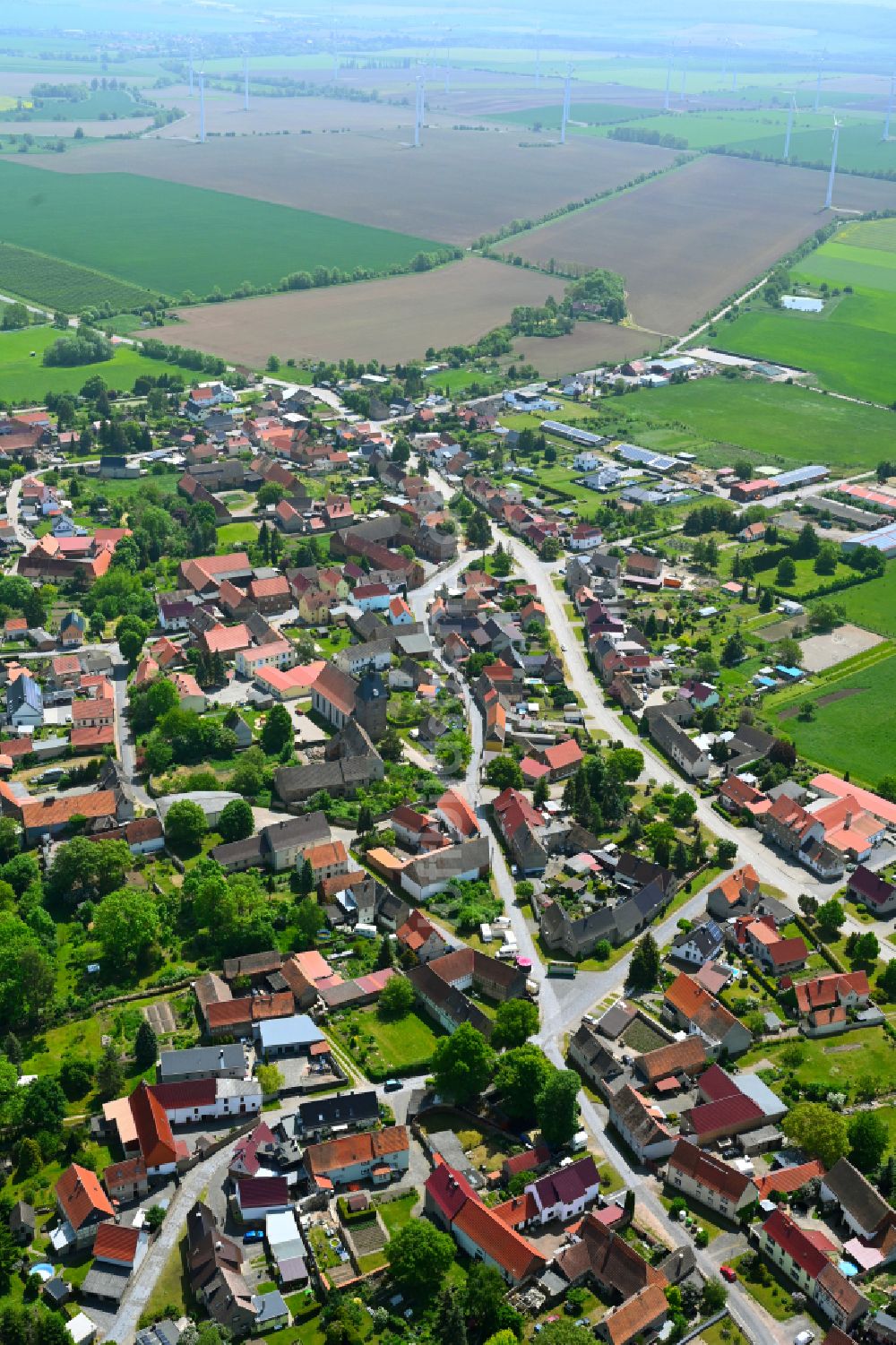 Allstedt von oben - Ortsansicht am Rande von landwirtschaftlichen Feldern in Allstedt im Bundesland Sachsen-Anhalt, Deutschland