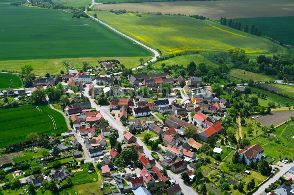 Allstedt von oben - Ortsansicht am Rande von landwirtschaftlichen Feldern in Allstedt im Bundesland Sachsen-Anhalt, Deutschland